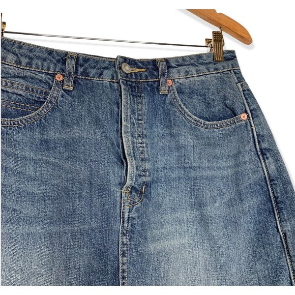 Free People We The Free Distressed Denim Button Fly Raw Hem Mini Skirt Size 28 - Picture 3 of 12